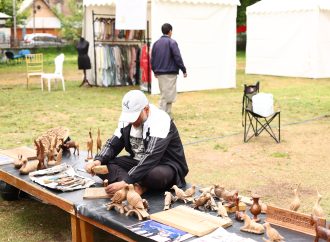 Spring market ‘Saaz-e-Bahaar’ spotlights local brands in Srinagar