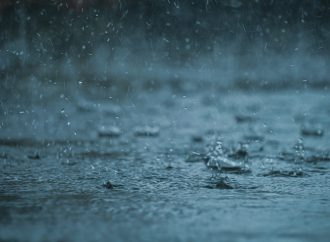 Rain, snow bring down temperatures in Kashmir