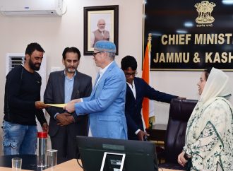CM Omar asks Education Deptt employees to work with sincerity, dedication