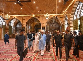 LG Sinha visits Hazratbal shrine; reviews preparations for Eid-ul-Adha