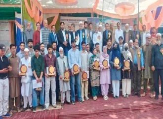 SEET felicitates achievers, calls for youth empowerment in Trehgam