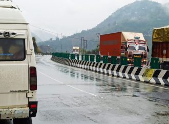 Srinagar-Jammu highway open for 2-way traffic