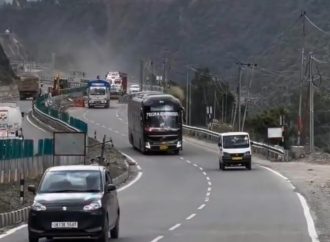 Srinagar-Jammu highway open for 2-way traffic