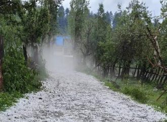 2 die as storms, lightning, hail batter J&K