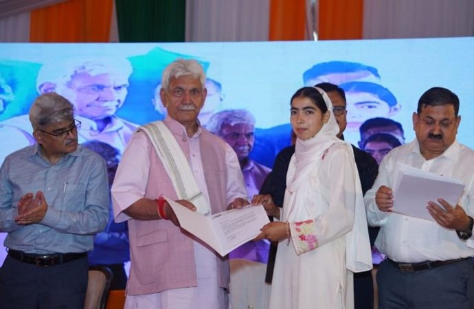 Border villages deserve development on par with cities: LG Sinha