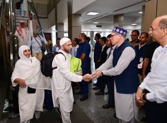 CM Omar receives first batch of Hajj pilgrims returning to Srinagar