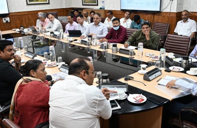 Chief Secy calls for saturation of beneficiary-oriented schemes across J&K