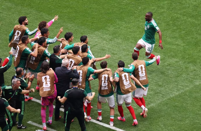 Quinones shines as Mexico opens World Cup with convincing win over South Africa