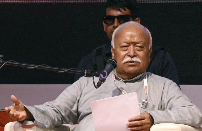 RSS chief backs engagement with Pakistan