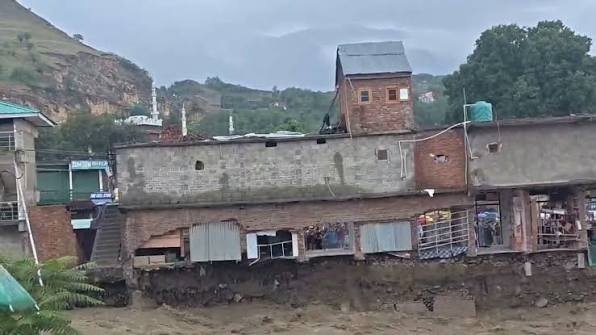 1 dead as flash floods devastate Beerwah