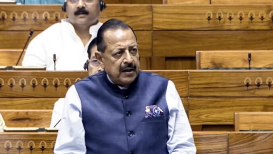 Centre introduces tougher anti-paper leak bill
