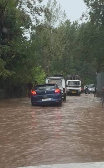 Flash floods inundate Tangmarg, disrupt highway