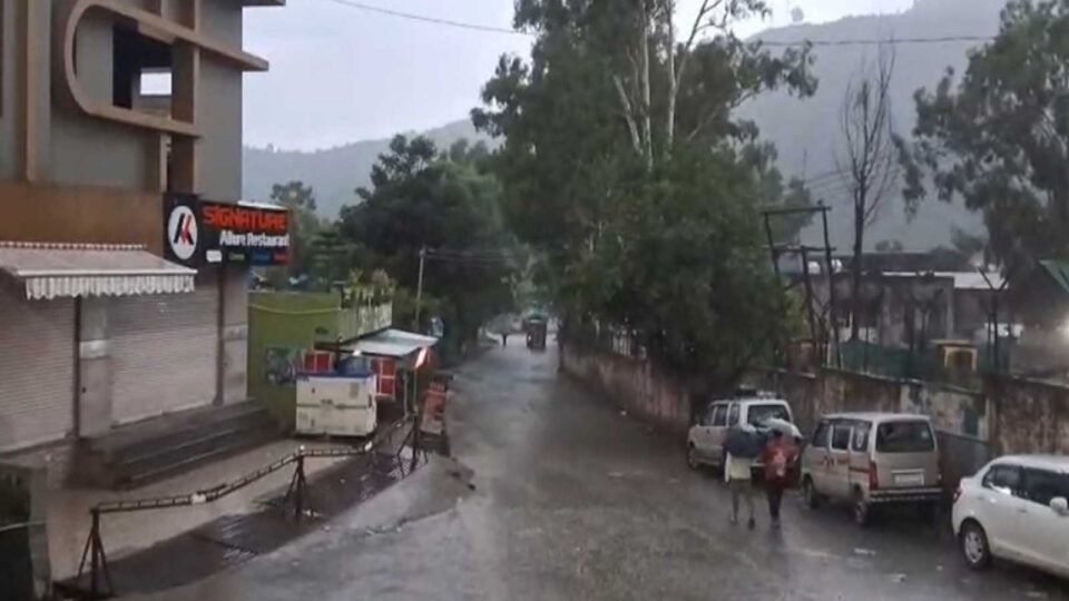 Heavy rain disrupts life in Rajouri, Reasi, Akhnoor