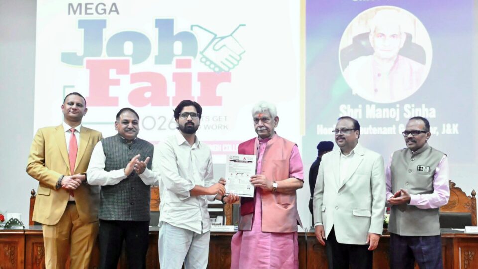 LG Sinha urges youth to build India’s future