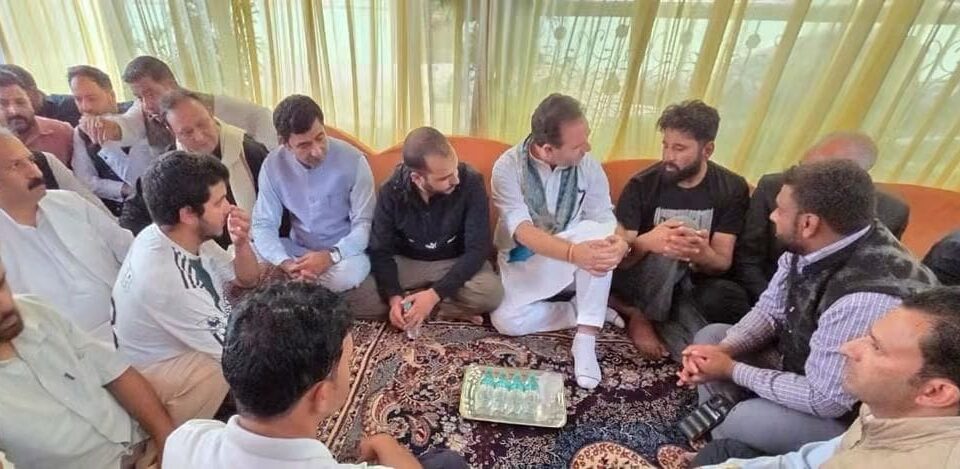LOP visits slain policeman’s family, offers condolences