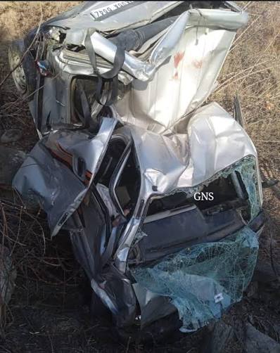 8 hurt as vehicle overturns