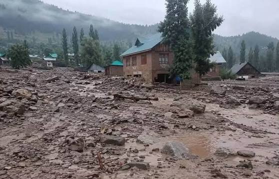 Cloudburst triggers flash floods in Bandipora