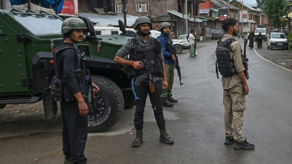 Kulgam manhunt intensifies