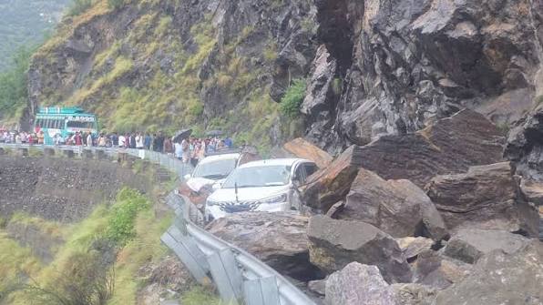Man dies under falling rock in Doda