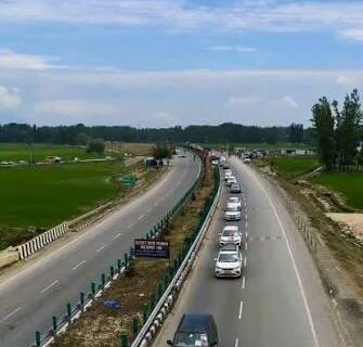 Srinagar-Jammu highway open for Amarnath convoy